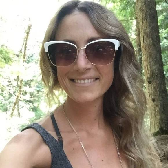 Meet your Posher, Shannon - Picture 1 of 1